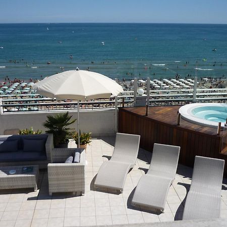 Hotel Ca' Bianca ริชชิโอเน ภายนอก รูปภาพ