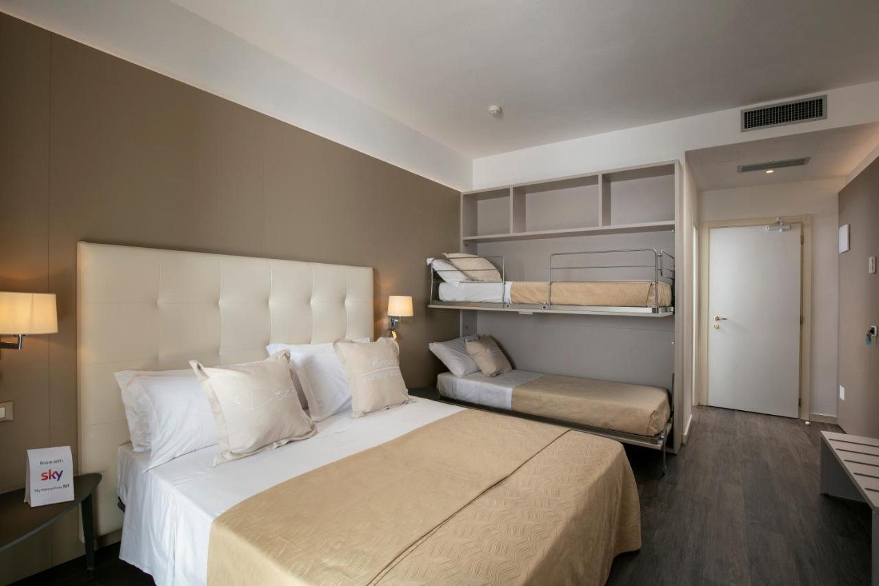 Hotel Ca' Bianca ริชชิโอเน ภายนอก รูปภาพ