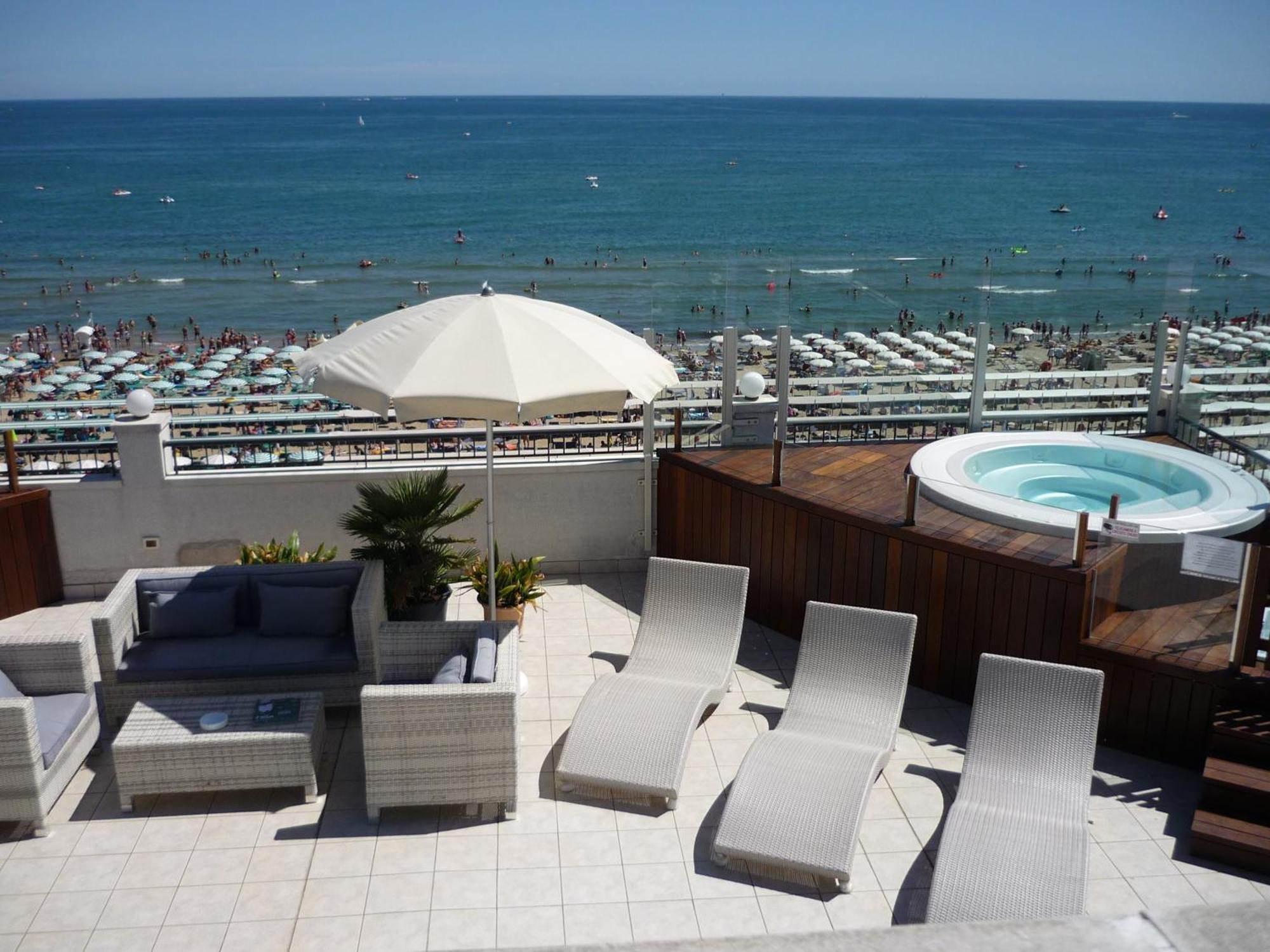 Hotel Ca' Bianca ริชชิโอเน ภายนอก รูปภาพ