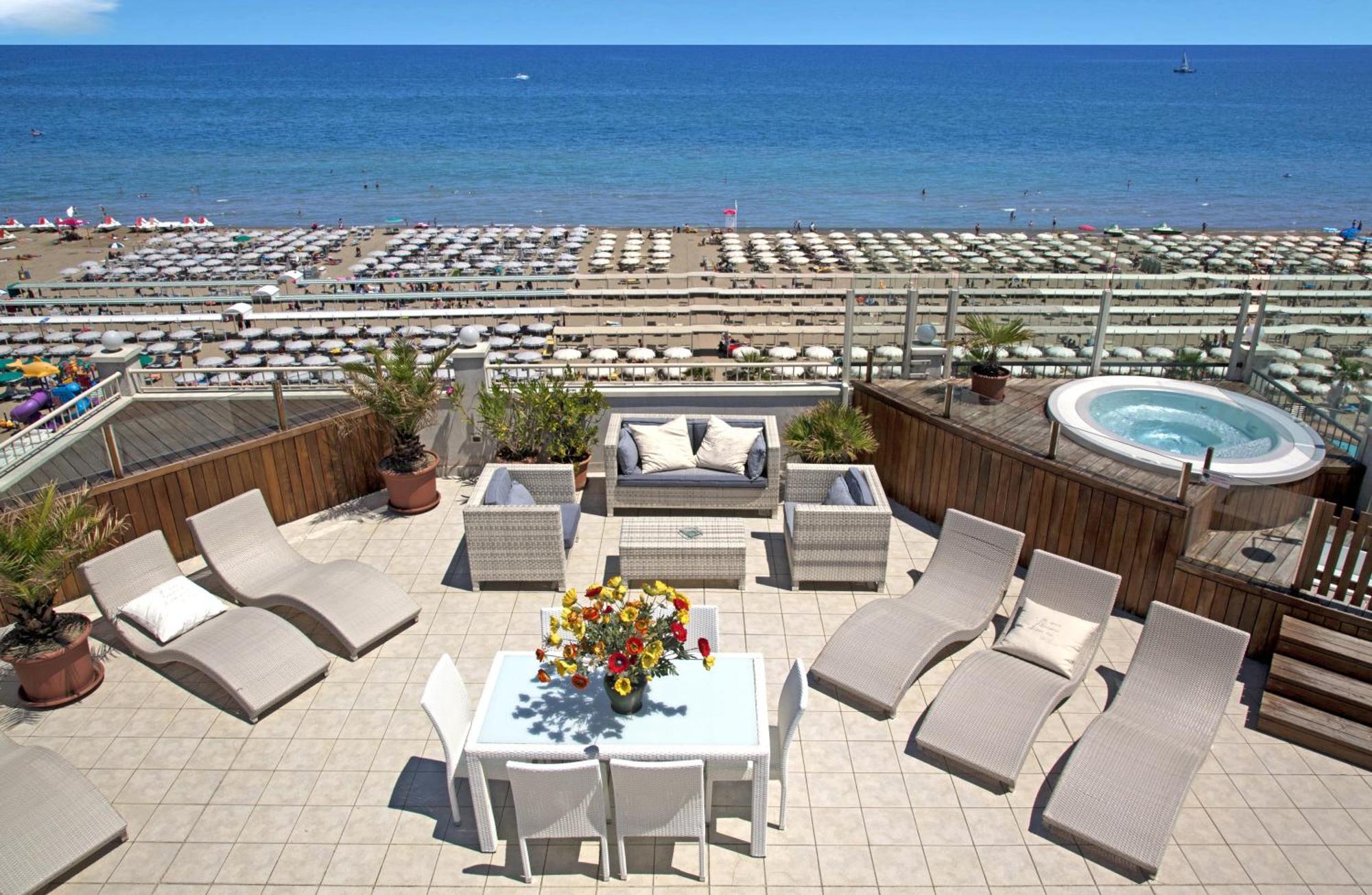 Hotel Ca' Bianca ริชชิโอเน ภายนอก รูปภาพ