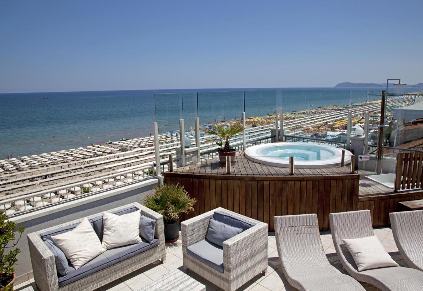 Hotel Ca' Bianca ริชชิโอเน ภายนอก รูปภาพ