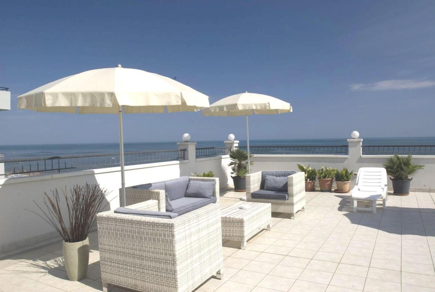 Hotel Ca' Bianca ริชชิโอเน ภายนอก รูปภาพ