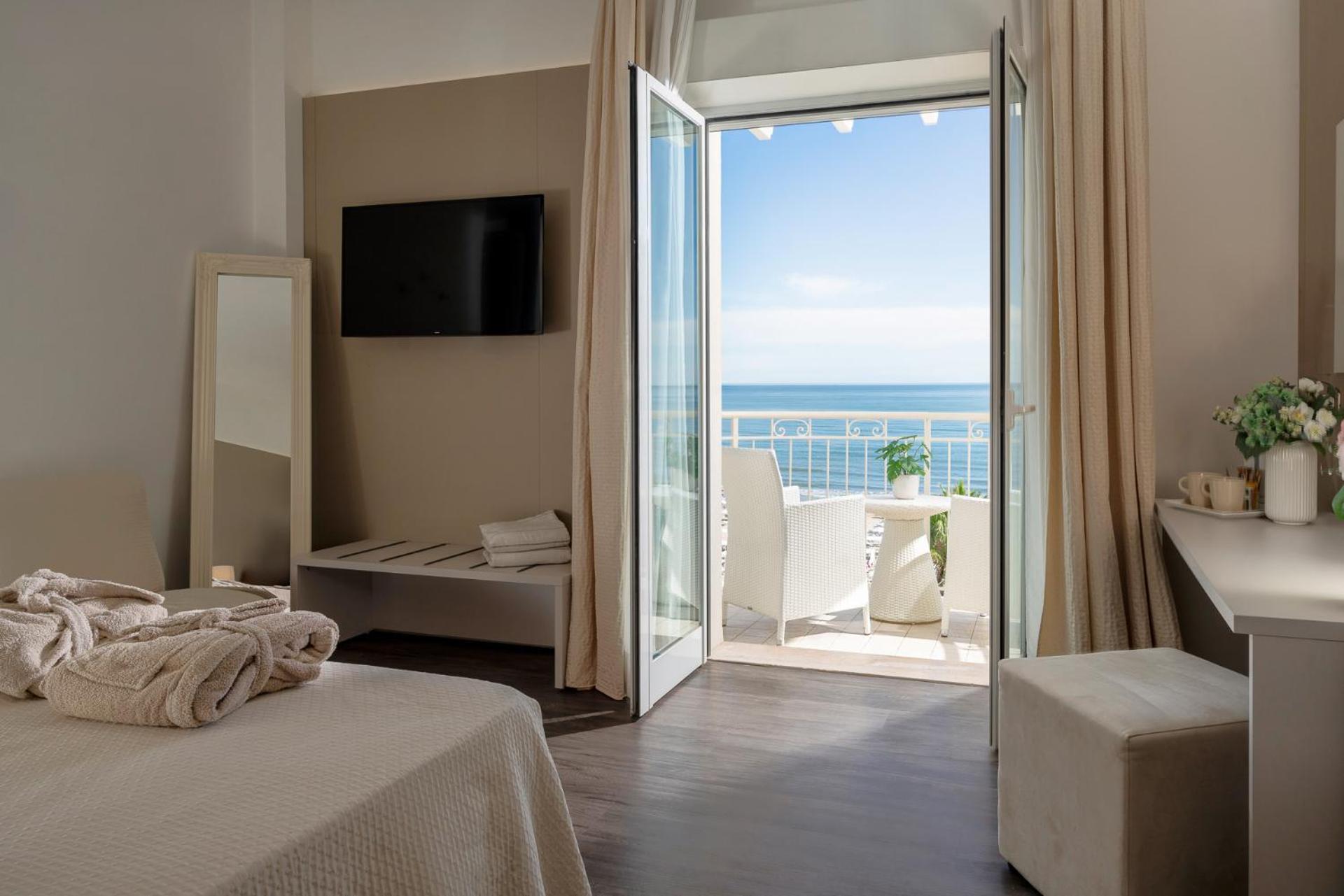 Hotel Ca' Bianca ริชชิโอเน ภายนอก รูปภาพ