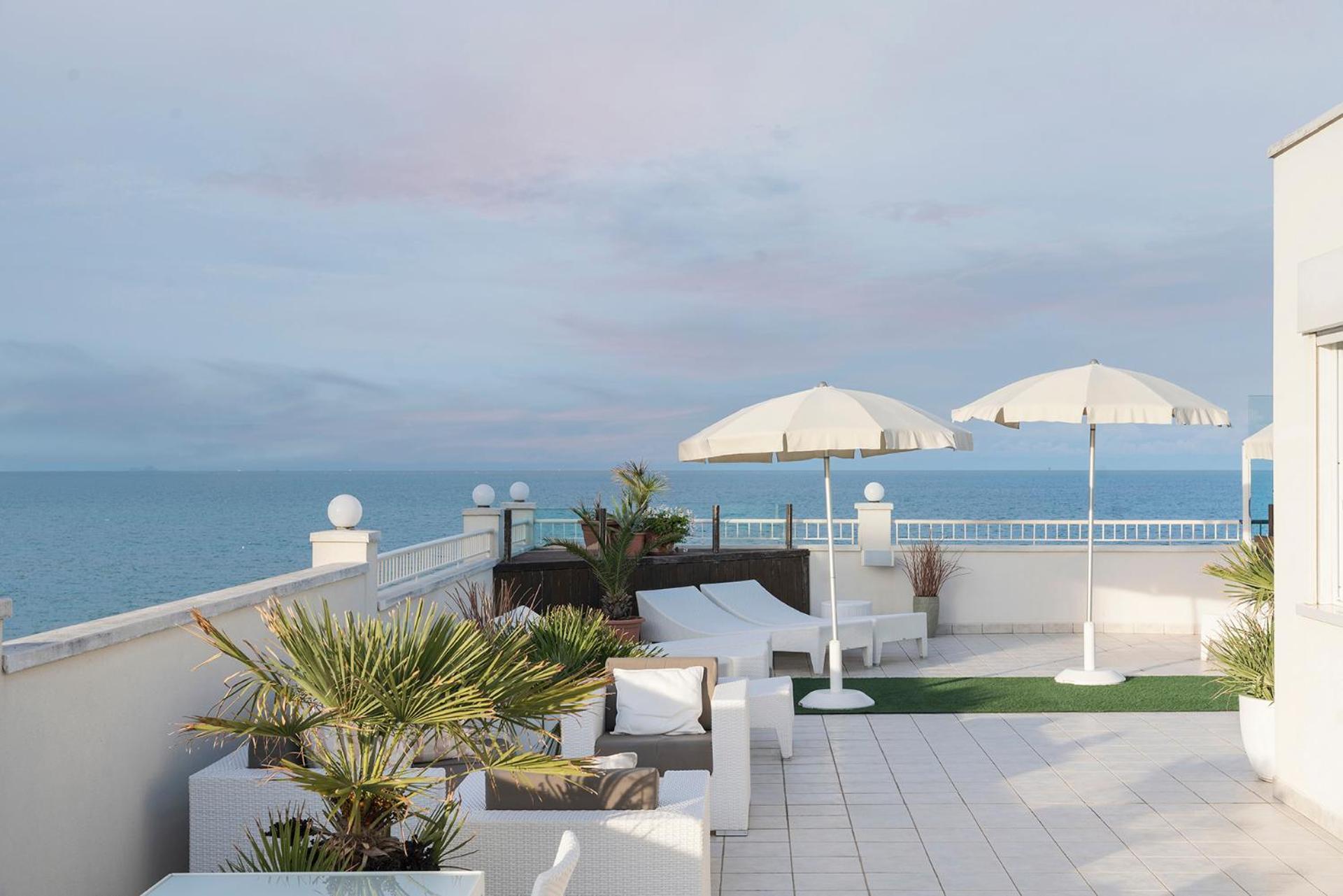 Hotel Ca' Bianca ริชชิโอเน ภายนอก รูปภาพ
