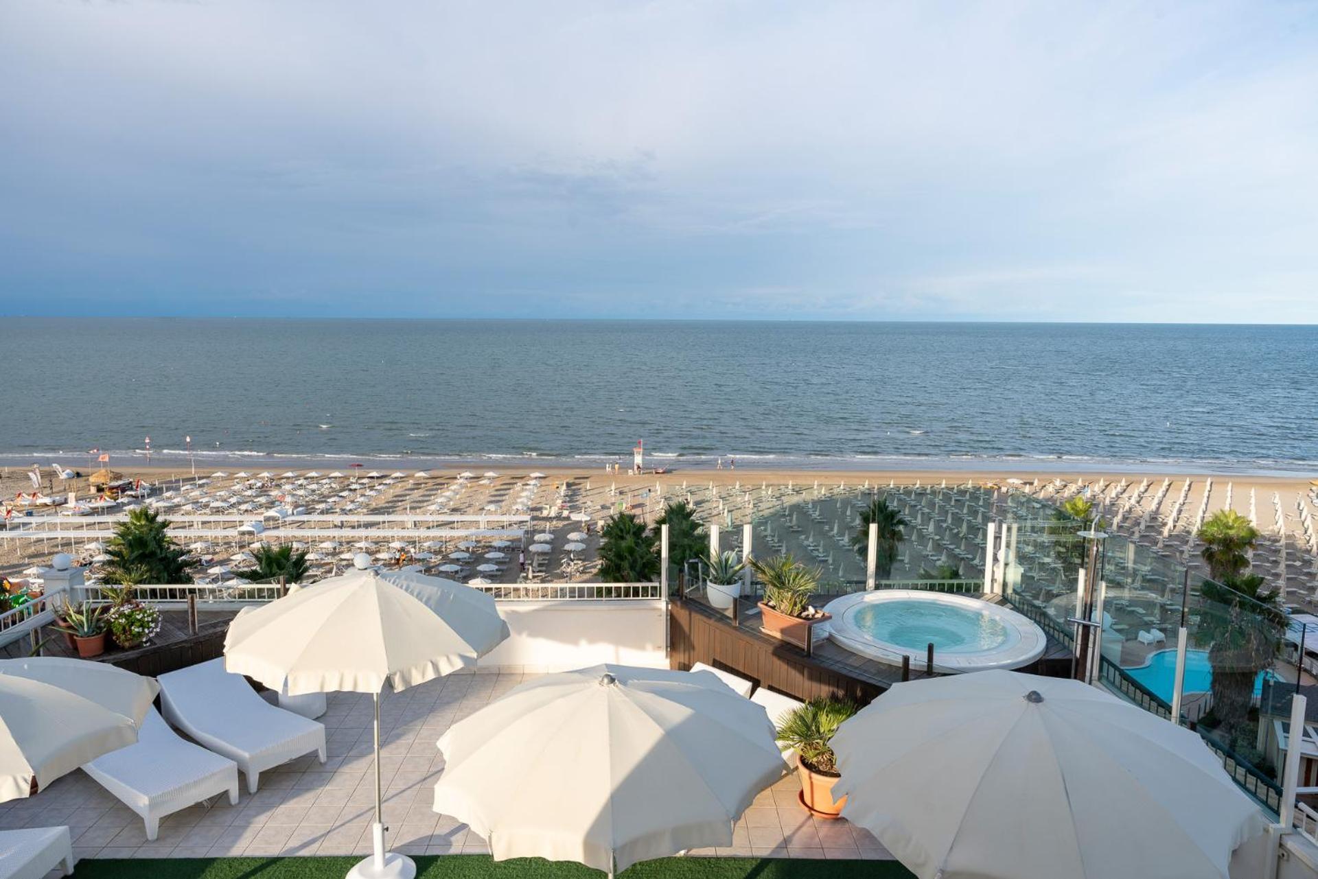 Hotel Ca' Bianca ริชชิโอเน ภายนอก รูปภาพ