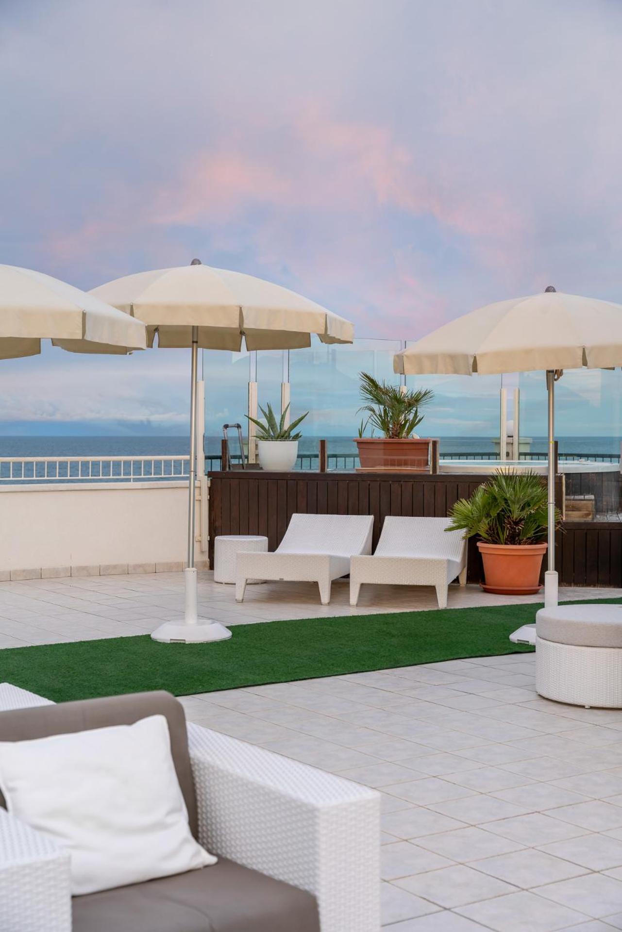 Hotel Ca' Bianca ริชชิโอเน ภายนอก รูปภาพ