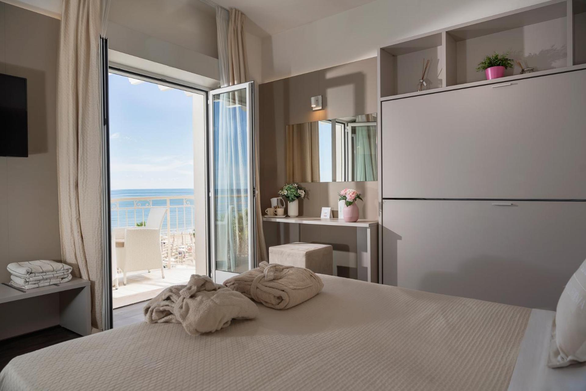 Hotel Ca' Bianca ริชชิโอเน ภายนอก รูปภาพ